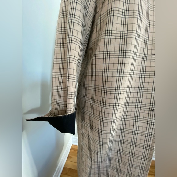 Fall / Spring Trench Coat with great attention to detail - Picture 5 of 10